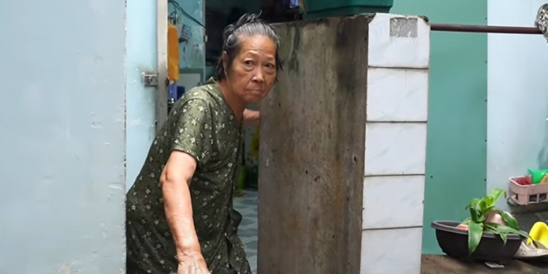 OKVIP hỗ trợ người lớn tuổi có hoàn cảnh khó khăn