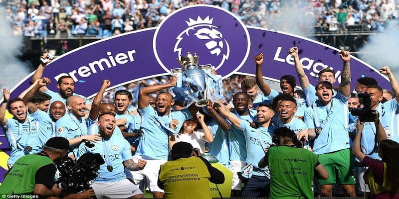 Lần đầu tiên trong tiểu sử Manchester City phá vỡ kỷ lục và giành cúp Premier League