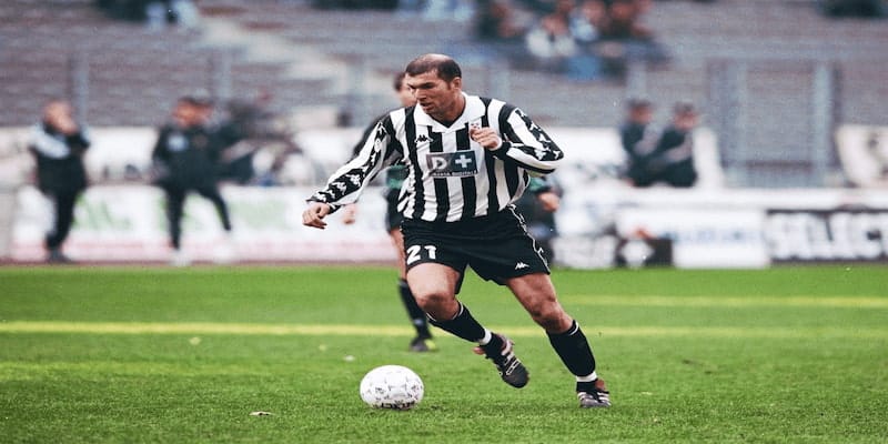Zinedine Zidane trong màu áo Juventus