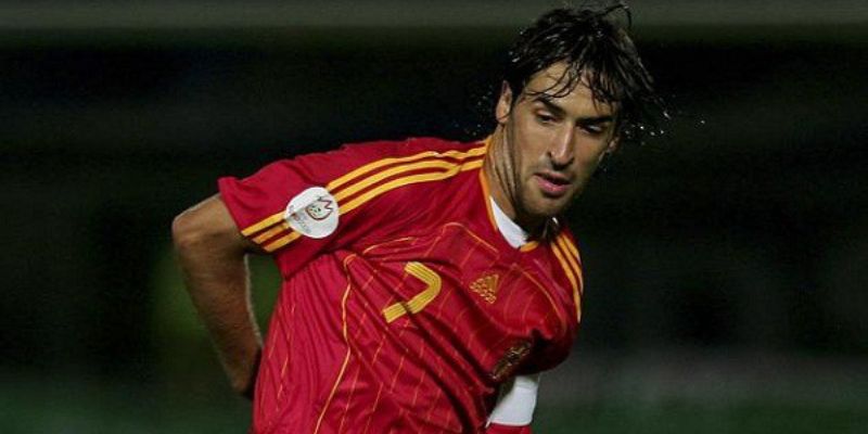 Raúl González thăng hoa cùng ĐTQG Tây Ban Nha